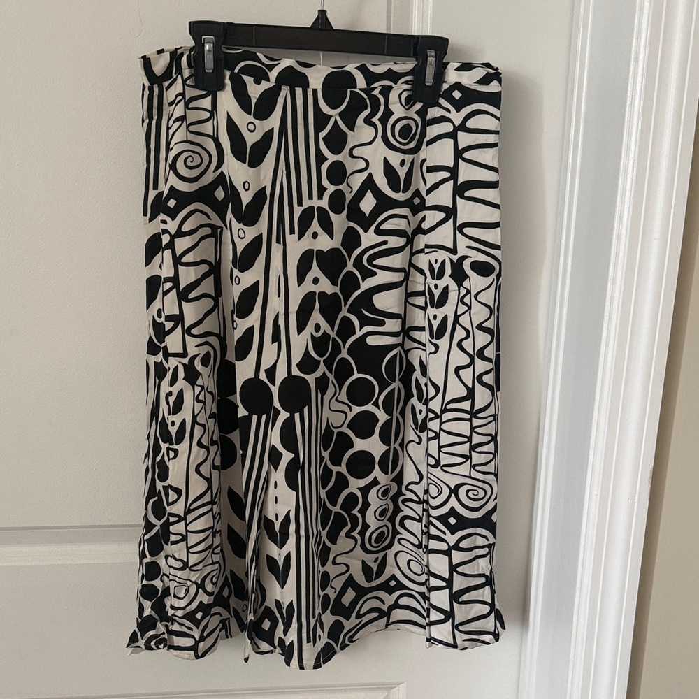 Valerie Stevens Black and White Abstract A-Line Skirt